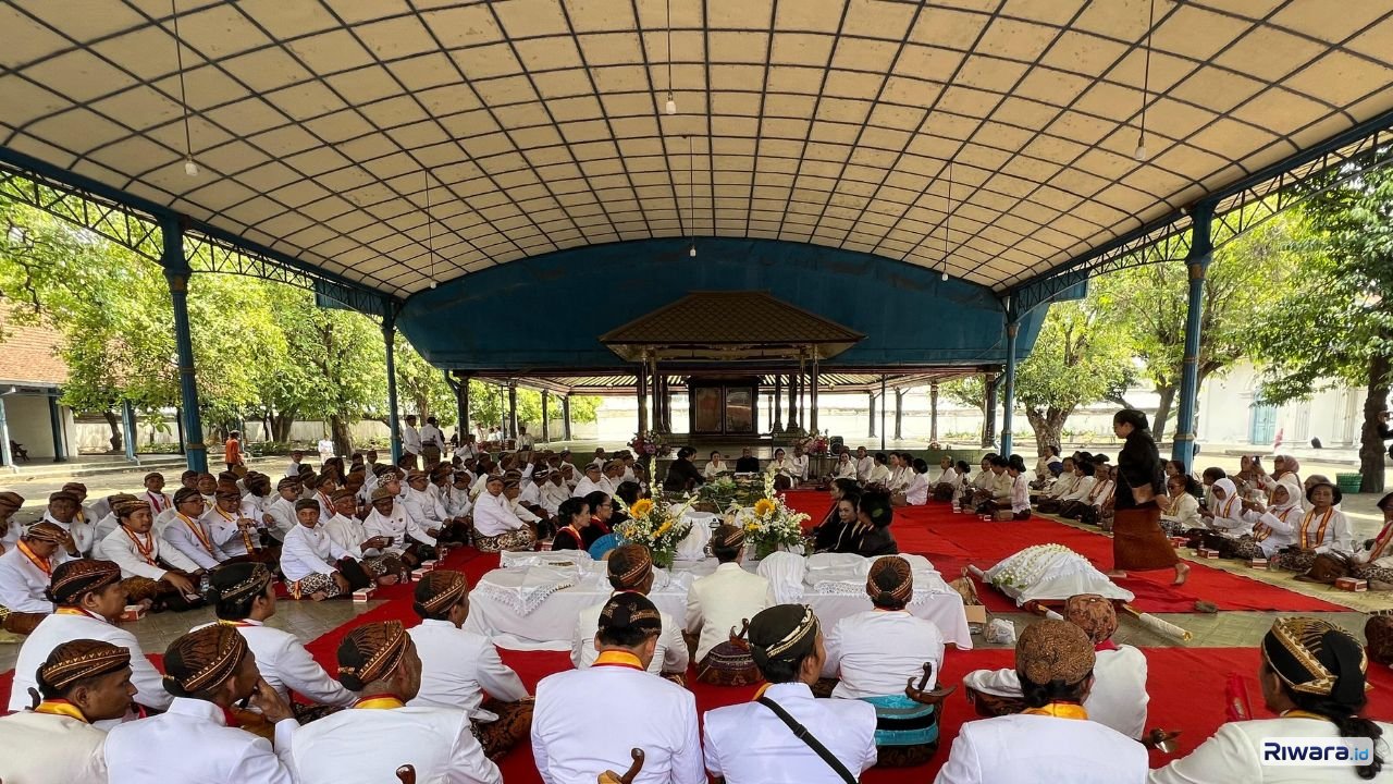 Pengageng Sasana Wilapa sekaligus Ketua LDA Karaton Surakarta Hadiningrat GKR Koes Moertiyah Wandansari atau Gusti Moeng saat menyampaikan persiapan Haul ke-18 Sinuhun Pakubuwono XII di Karaton Surakarta Jumat 21 Oktober 2026